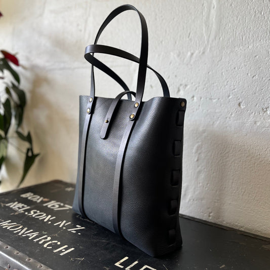 Blake leather tote in Milled black