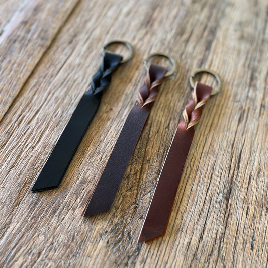 Twist detail key fob in black, whiskey and cognac