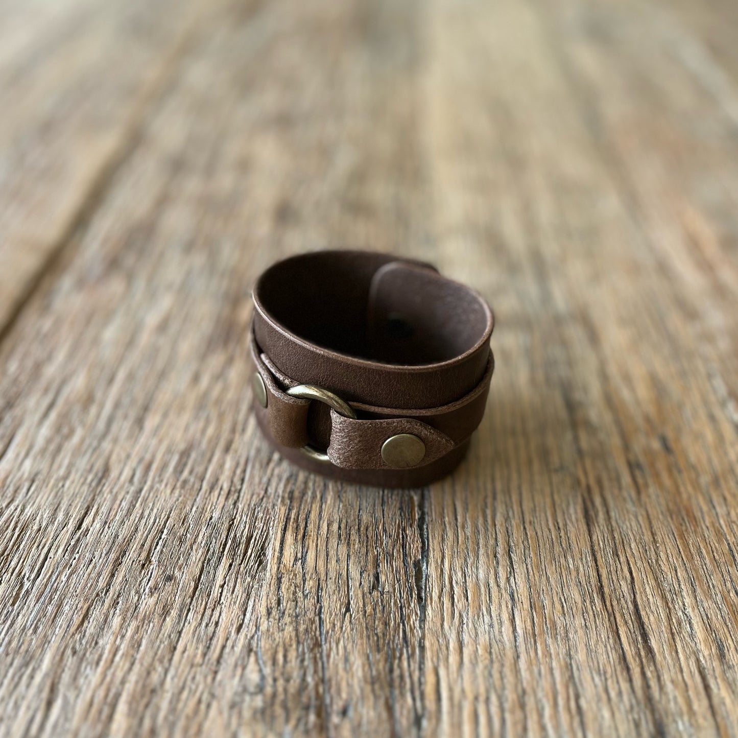 Leather cuff in Havana Brown
