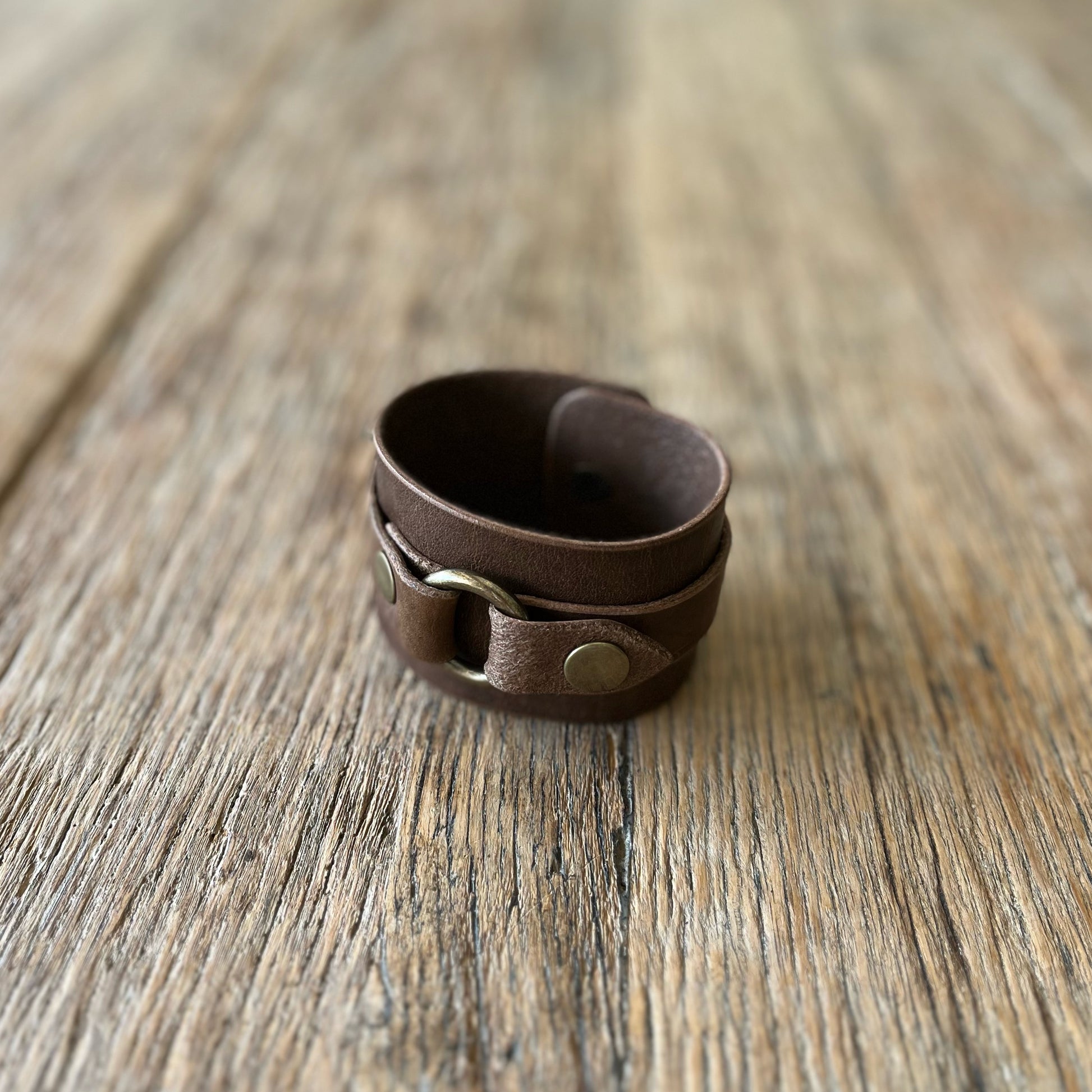 Leather cuff in Havana Brown